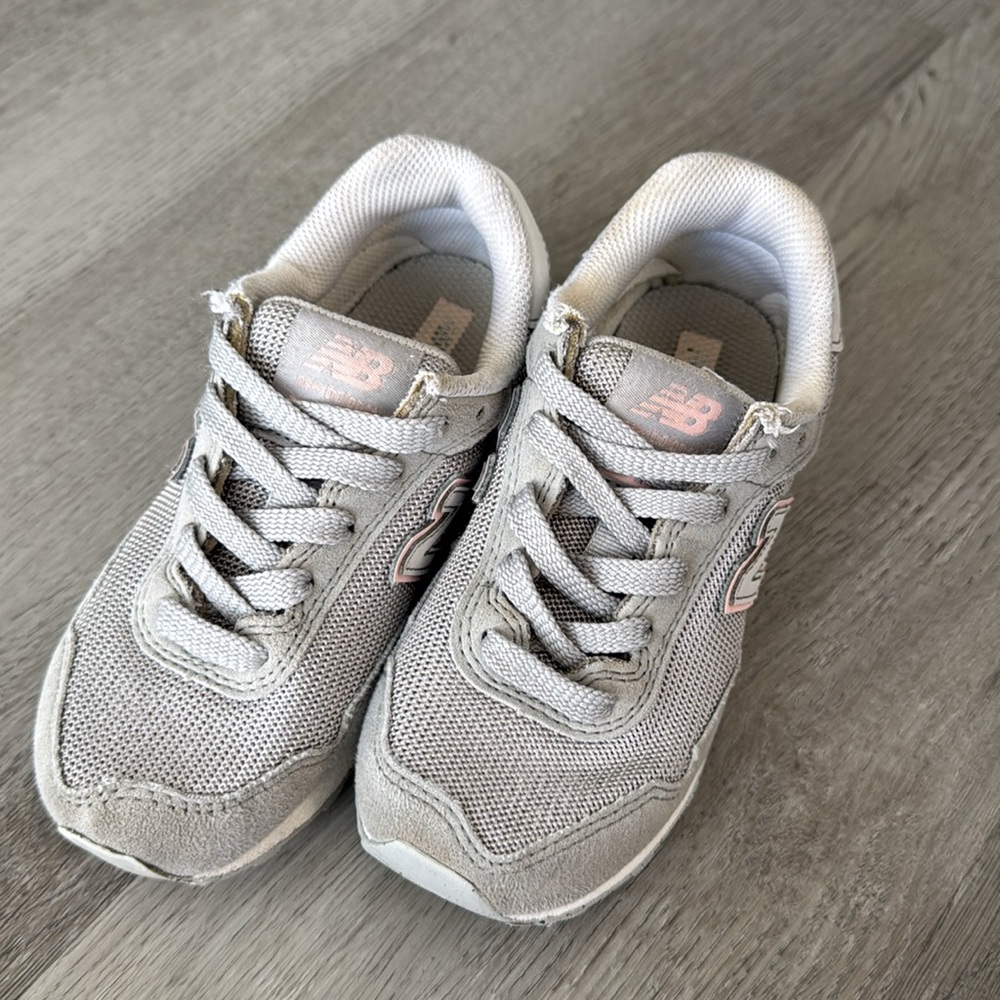 New Balance Kids Sneakers in Gray, pink, and White Wide fit